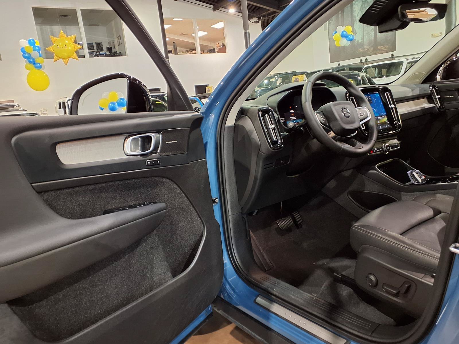 Used 2024 Volvo XC40 B5 Ultimate w/ Protection Package Premier AWD/4WD image 13