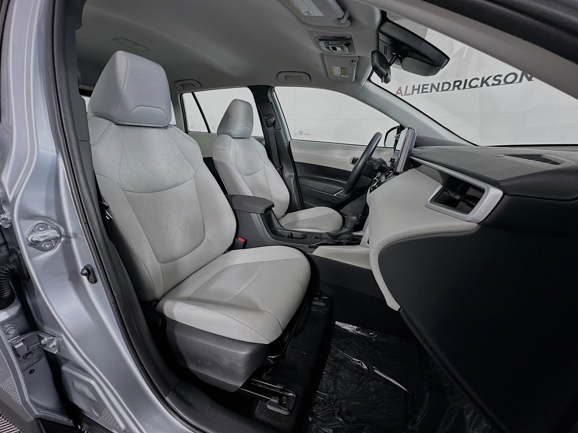 Used 2024 Toyota Corolla Cross L image 27