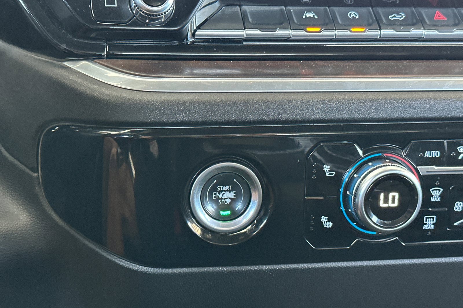 Used 2024 GMC Sierra 1500 SLT image 32