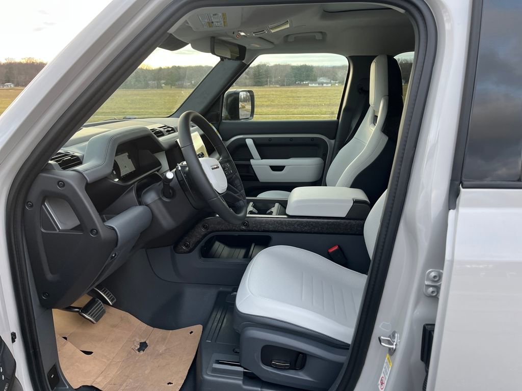 New 2026 Land Rover Defender 110 OCTA image 9