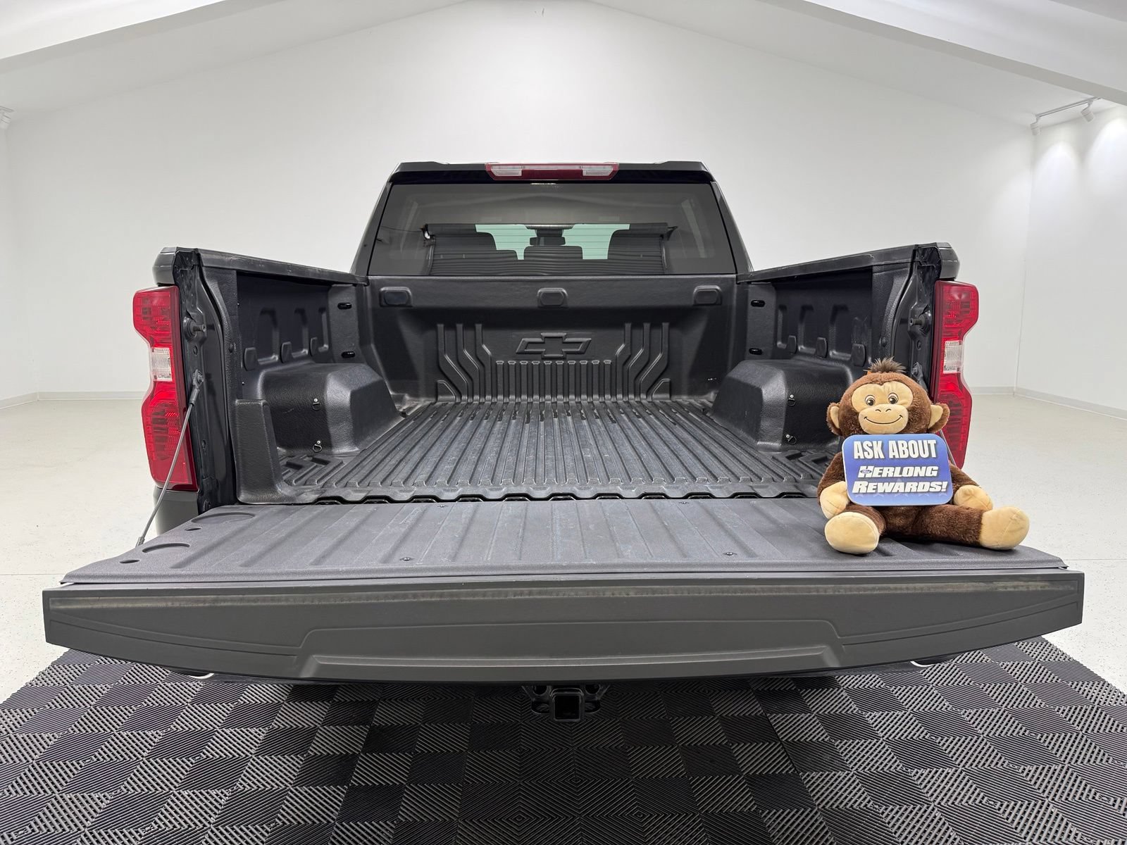 Used 2023 Chevrolet Silverado 1500 LT AWD/4WD image 10