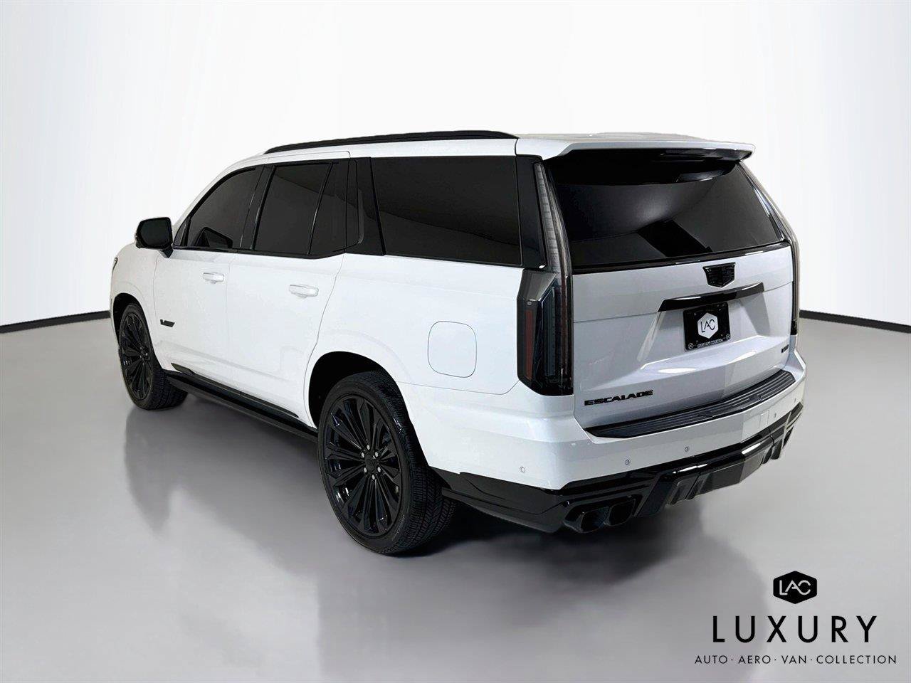 Used 2025 Cadillac Escalade V AWD/4WD image 8