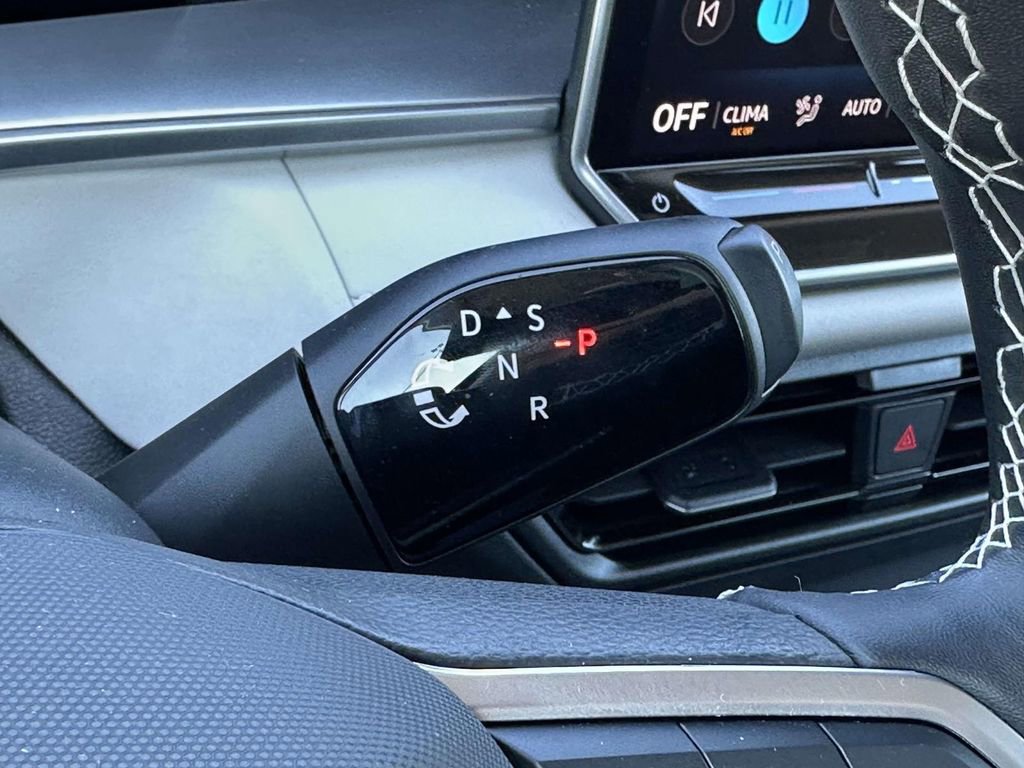 Certified 2025 Volkswagen Tiguan SE image 26