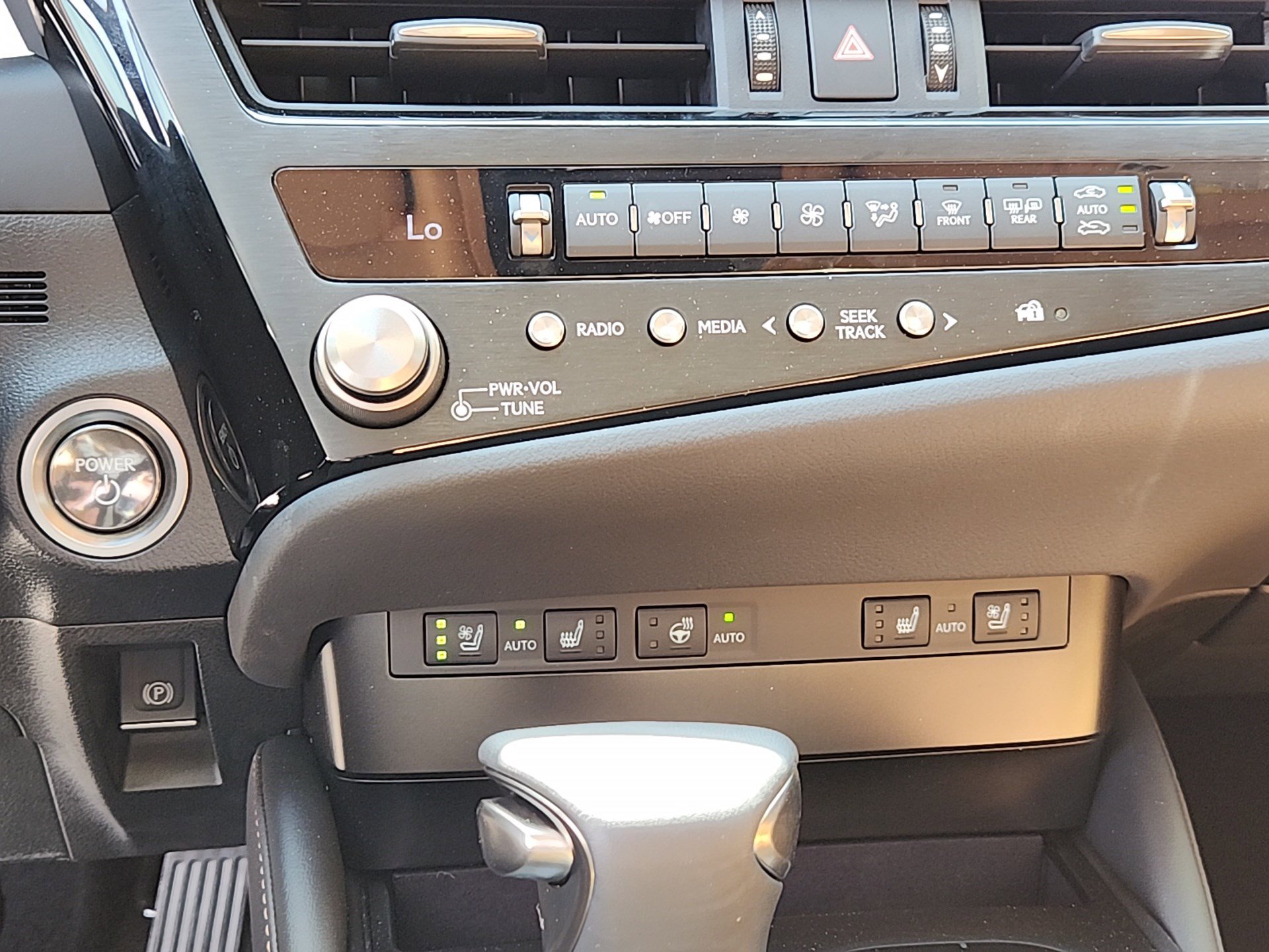 Used 2025 Lexus ES 300h w/ Premium Package image 16