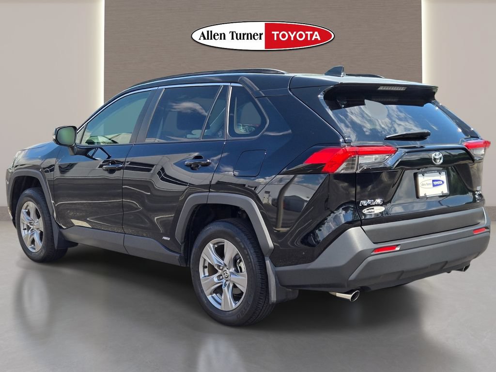 Used 2025 Toyota RAV4 LE AWD/4WD image 7