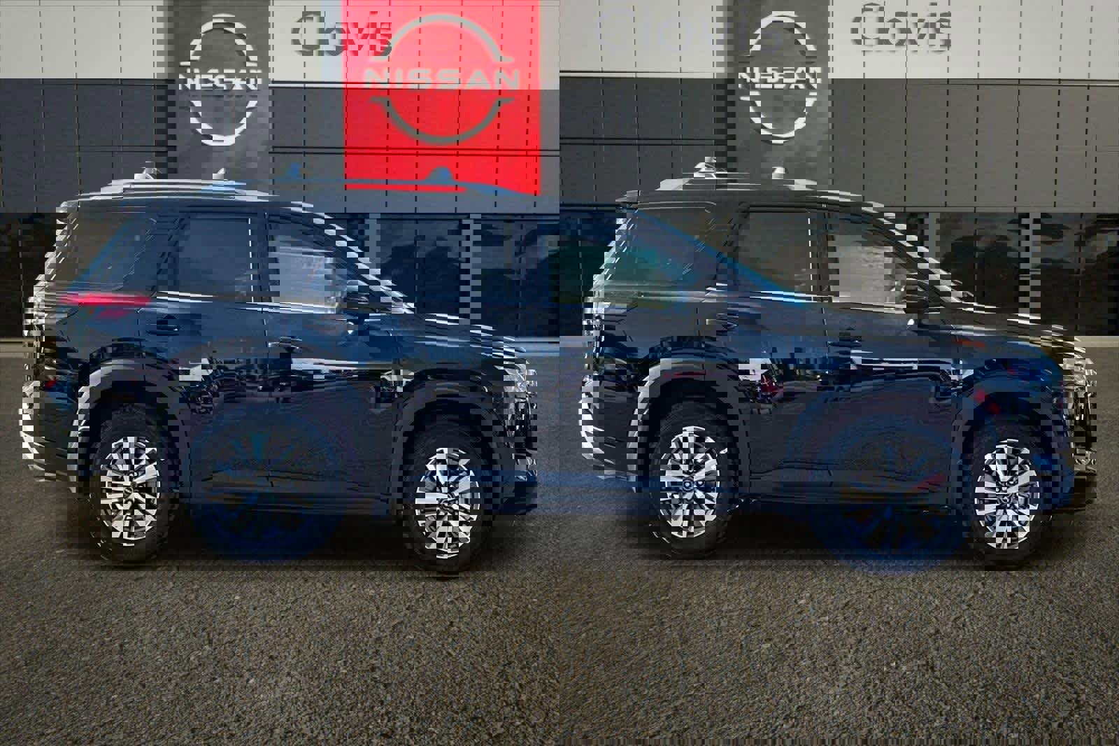 New 2025 Nissan Pathfinder SL image 9