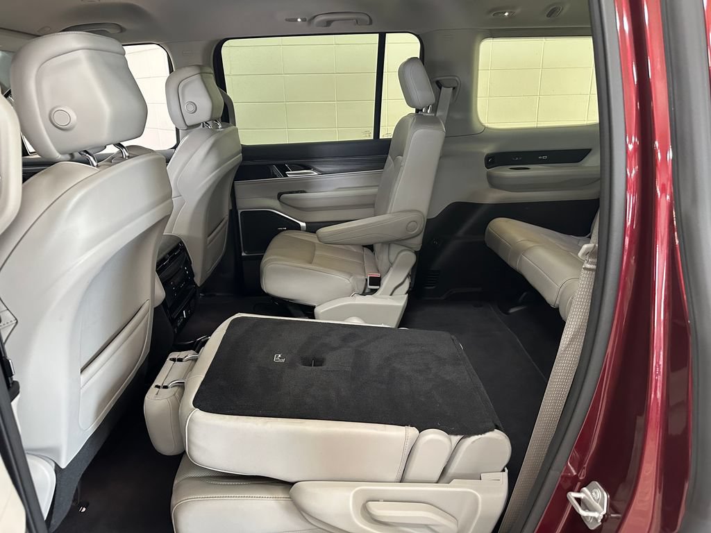 Certified 2024 Jeep Wagoneer Series III AWD/4WD image 38
