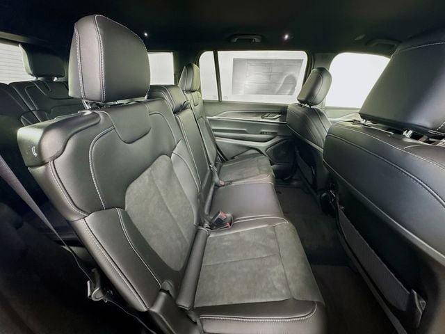 New 2026 Jeep Grand Cherokee L 4WD image 30