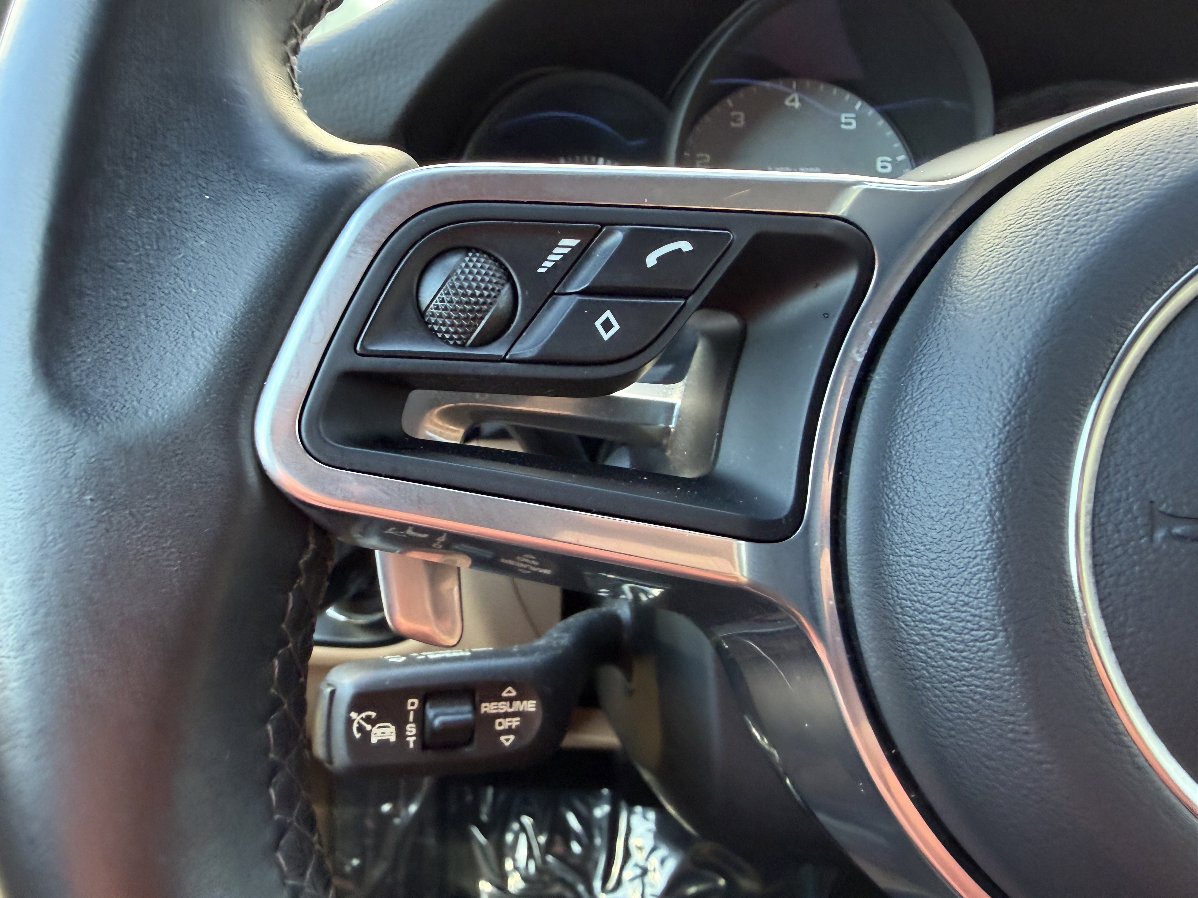 Certified 2021 Porsche Macan S image 33