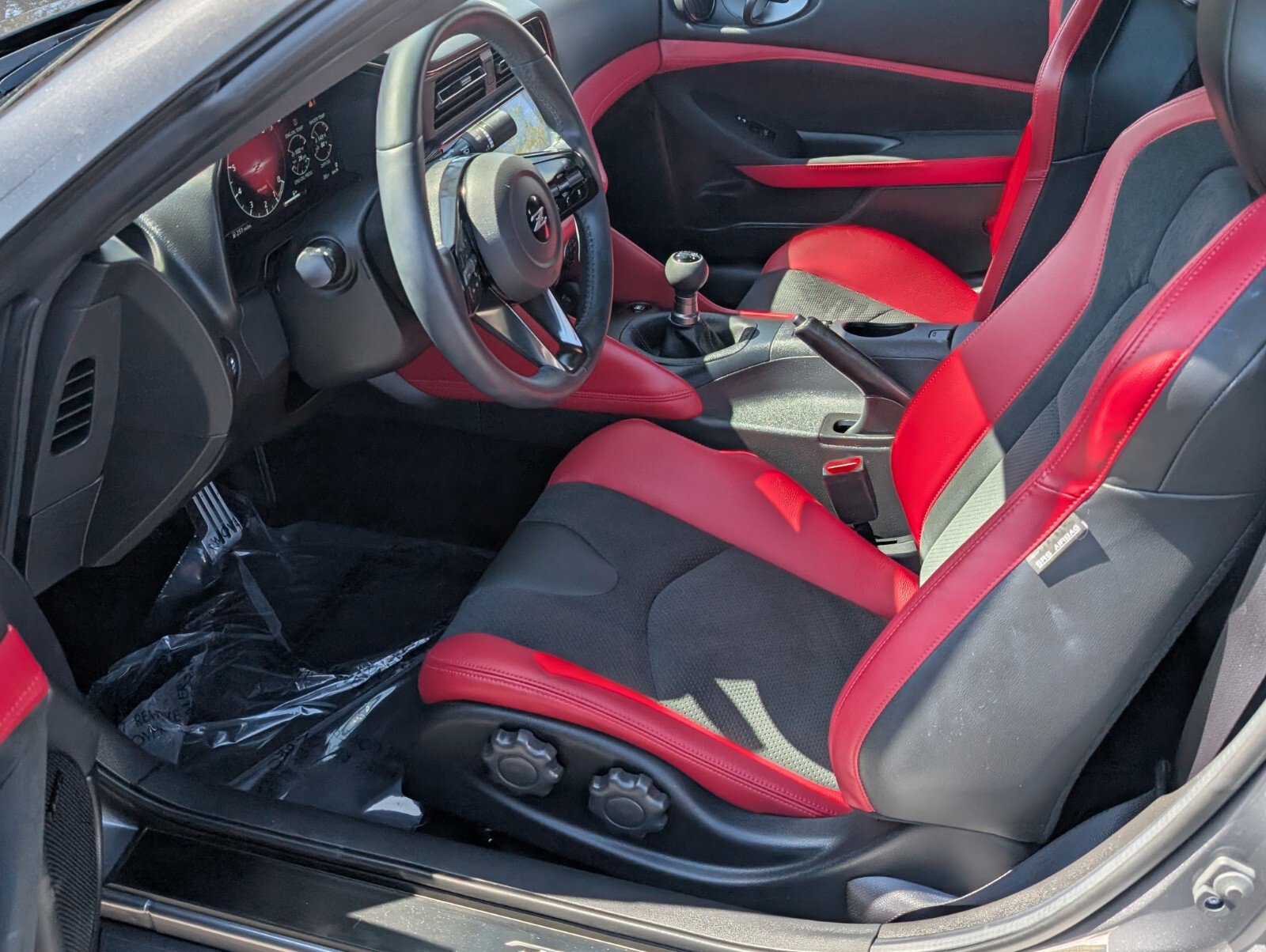 Certified 2024 Nissan Z Performance w/ Floor Mat Package image 11