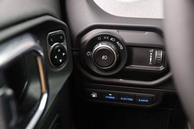 Used 2025 Jeep Wrangler Unlimited Sahara AWD/4WD image 21
