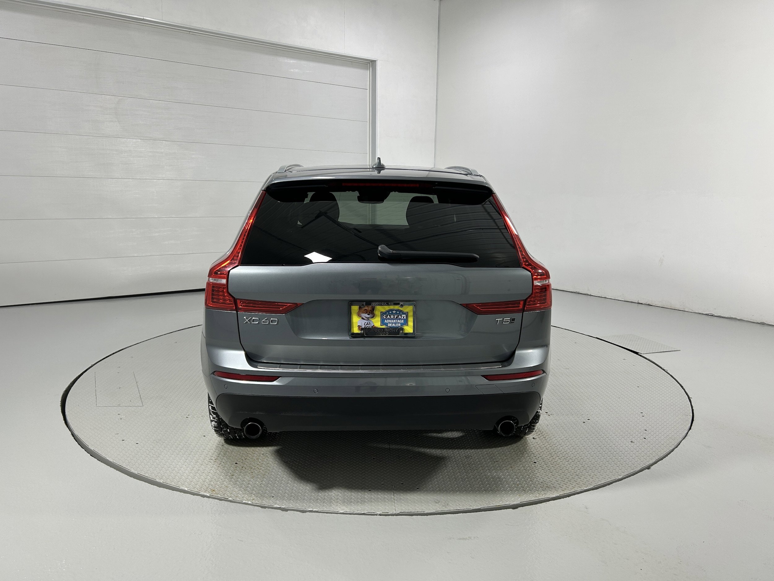 Used 2021 Volvo XC60 T5 Momentum w/ Premium Package image 32