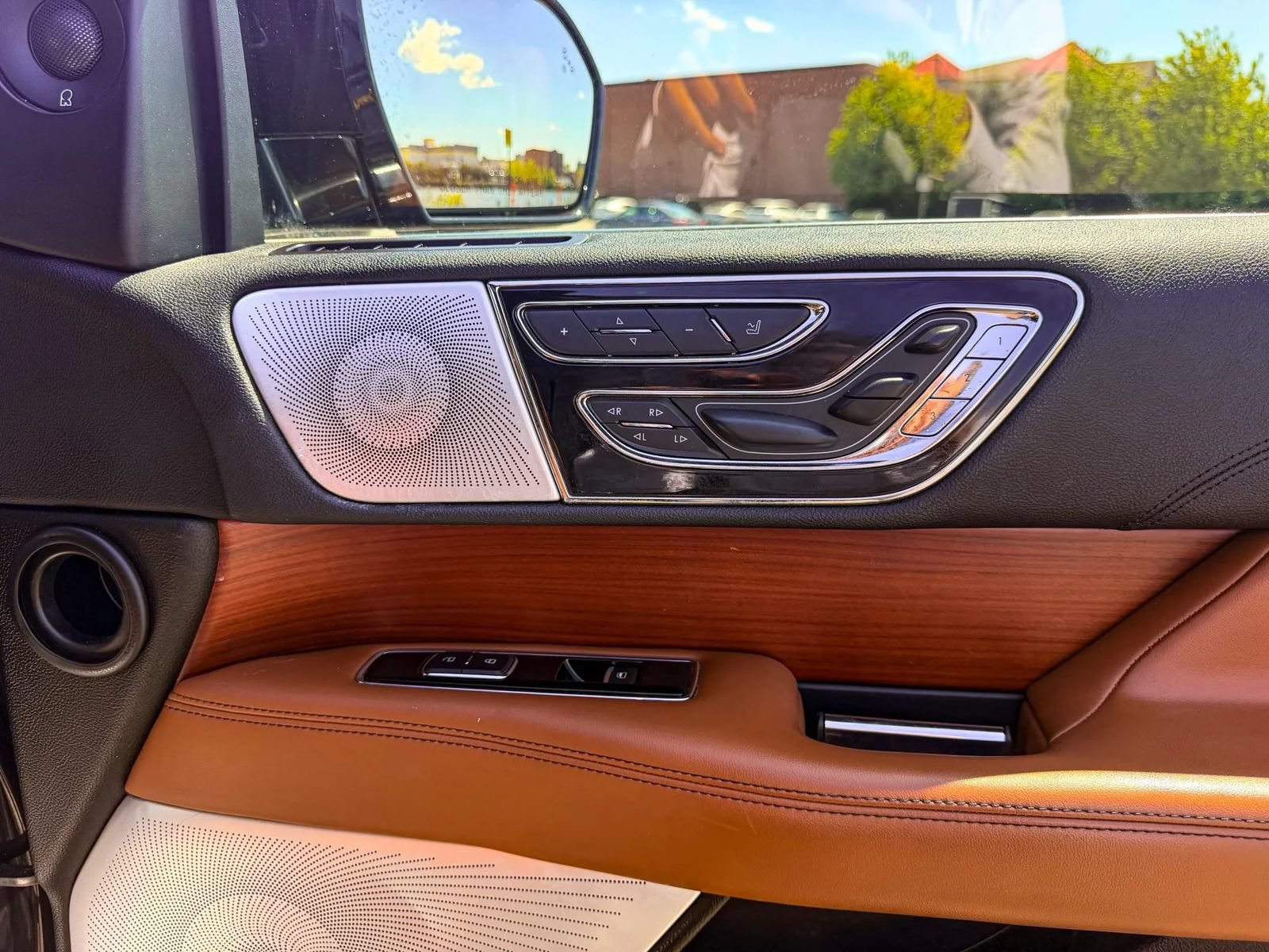 Used 2019 Lincoln Navigator L Reserve w/ Cargo Package AWD/4WD image 14