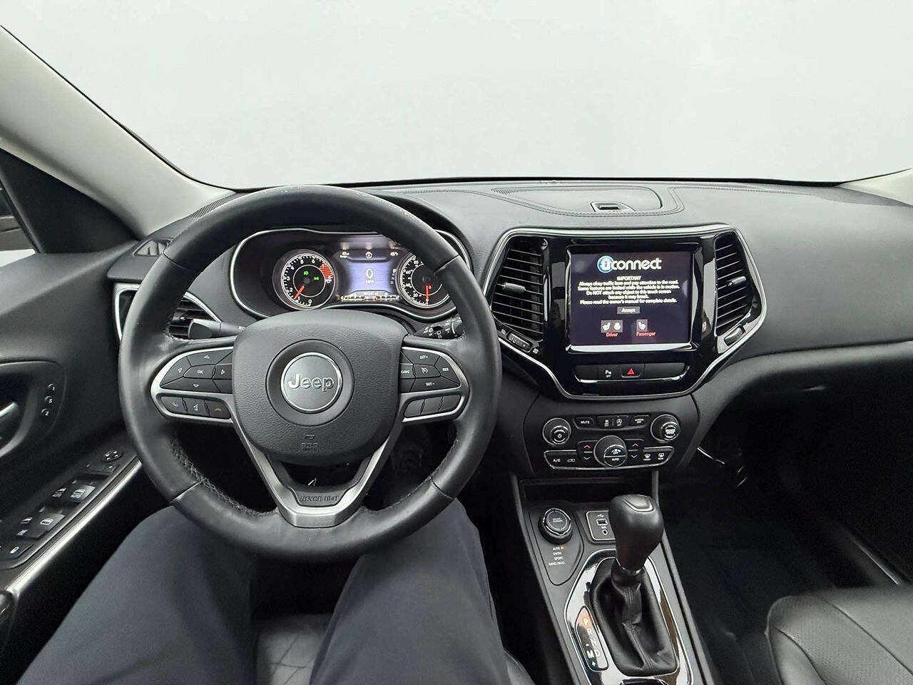 Used 2019 Jeep Cherokee Limited image 15