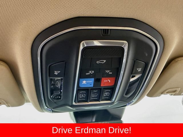 Used 2022 Jeep Grand Cherokee Limited w/ Luxury Tech Group II RWD image 18