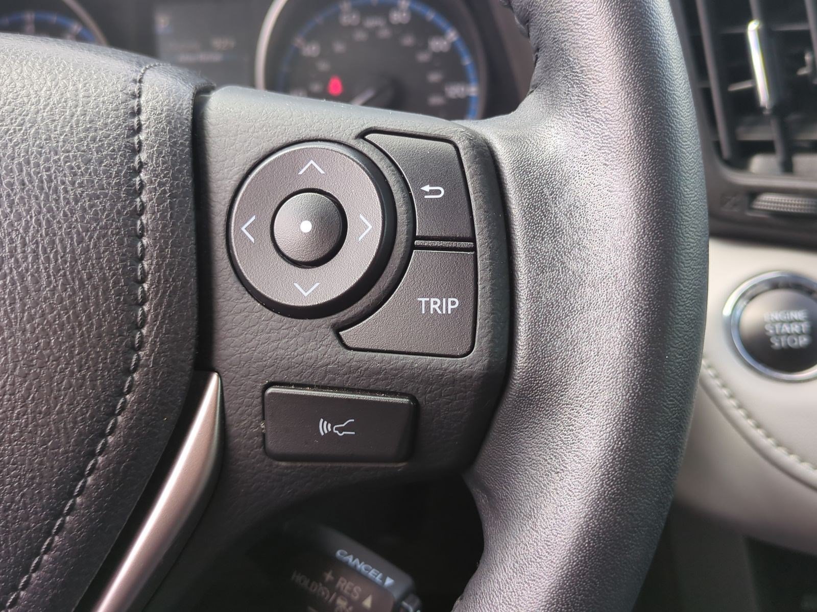 Used 2017 Toyota RAV4 XLE FWD image 20