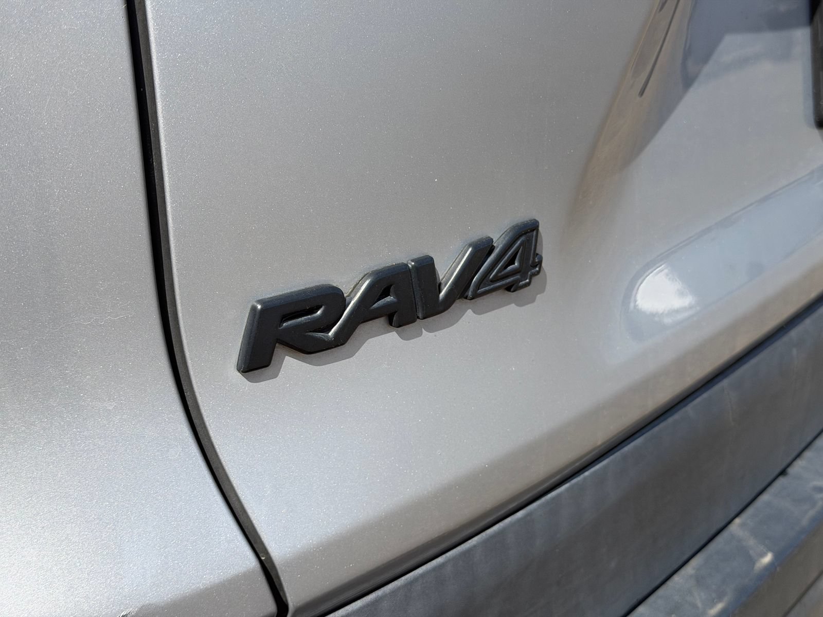 Used 2020 Toyota RAV4 XLE Premium w/ All Weather Liner Package FWD image 6