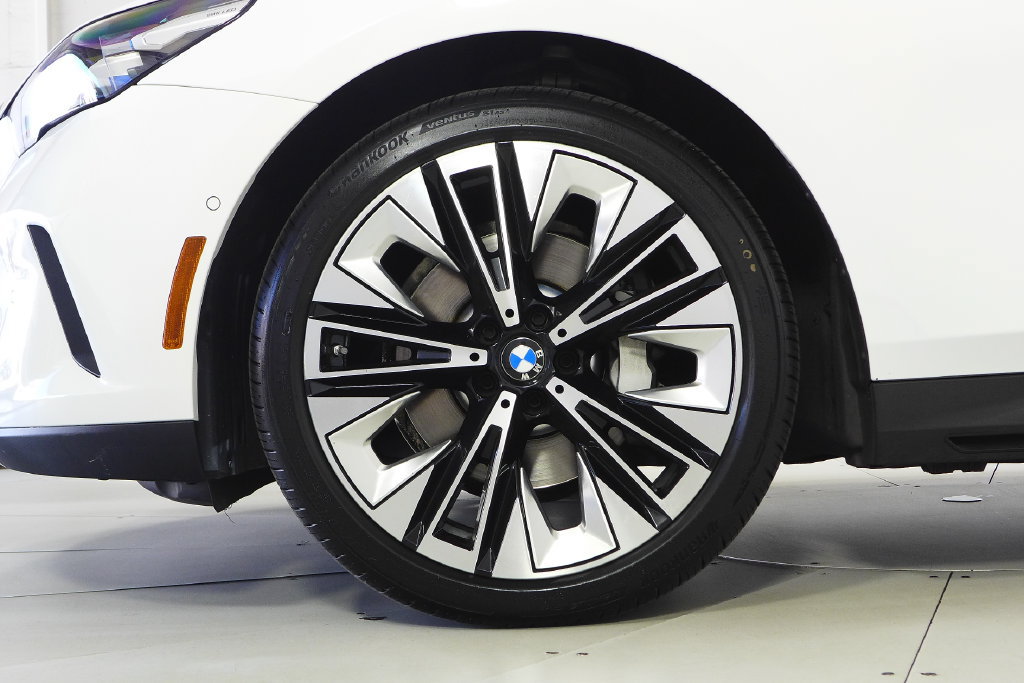 Certified 2024 BMW 530i w/ Convenience Package RWD image 5