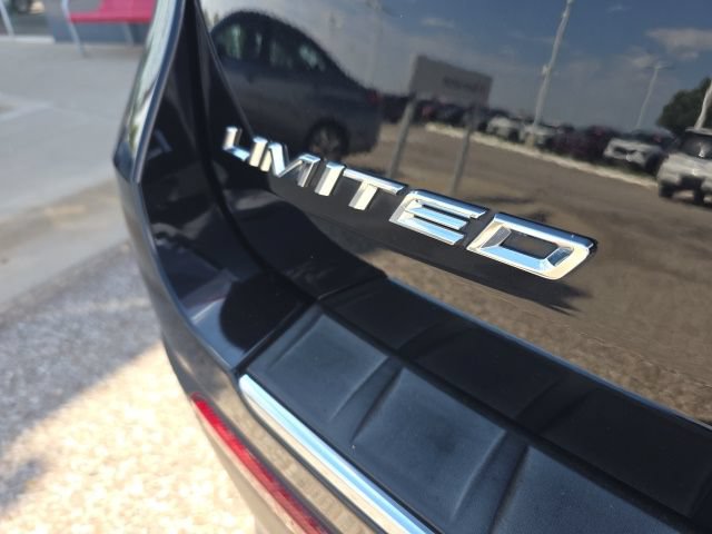 Used 2023 Ford Explorer Limited w/ Limited Technology Package RWD image 5