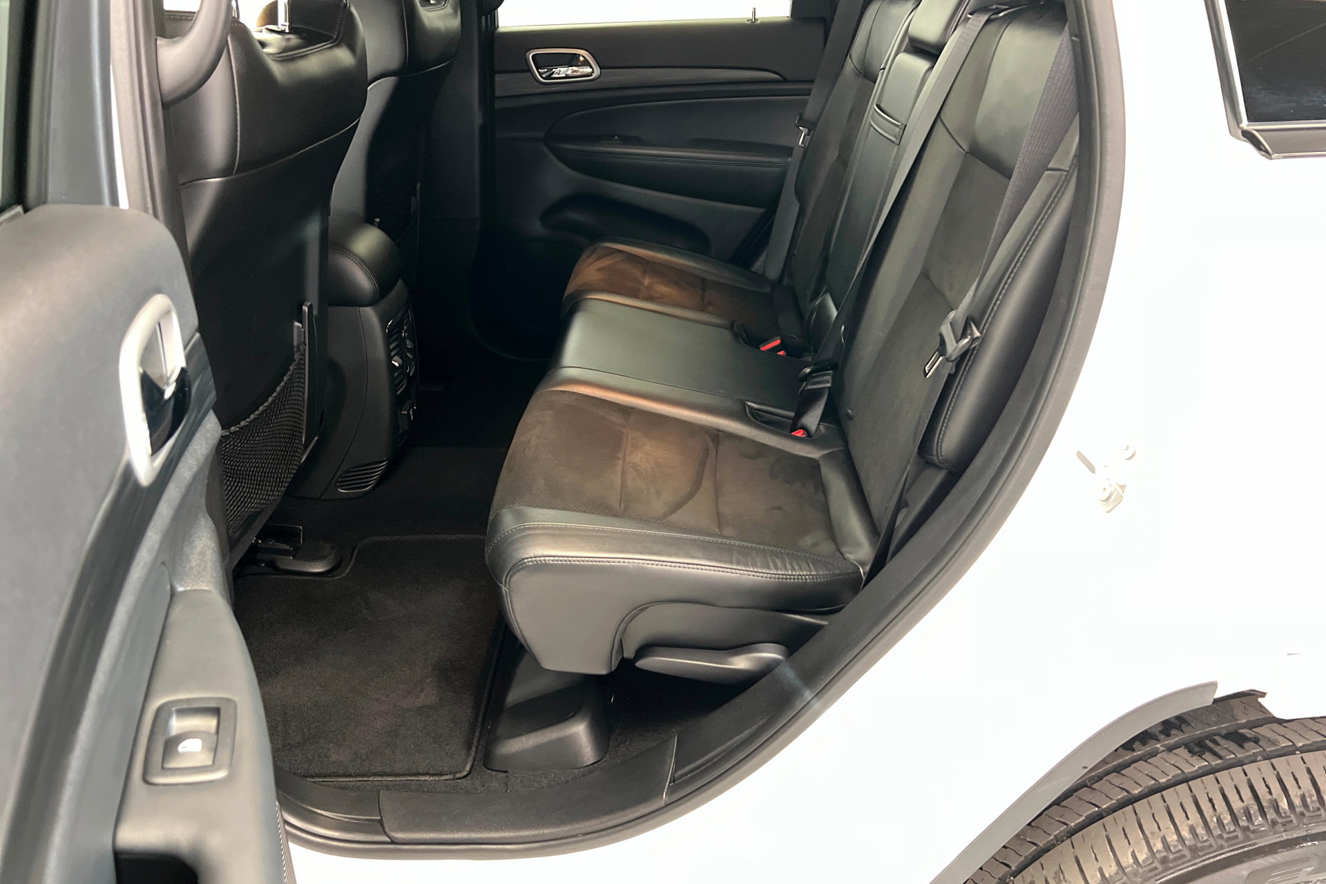 Used 2021 Jeep Grand Cherokee Laredo X image 21