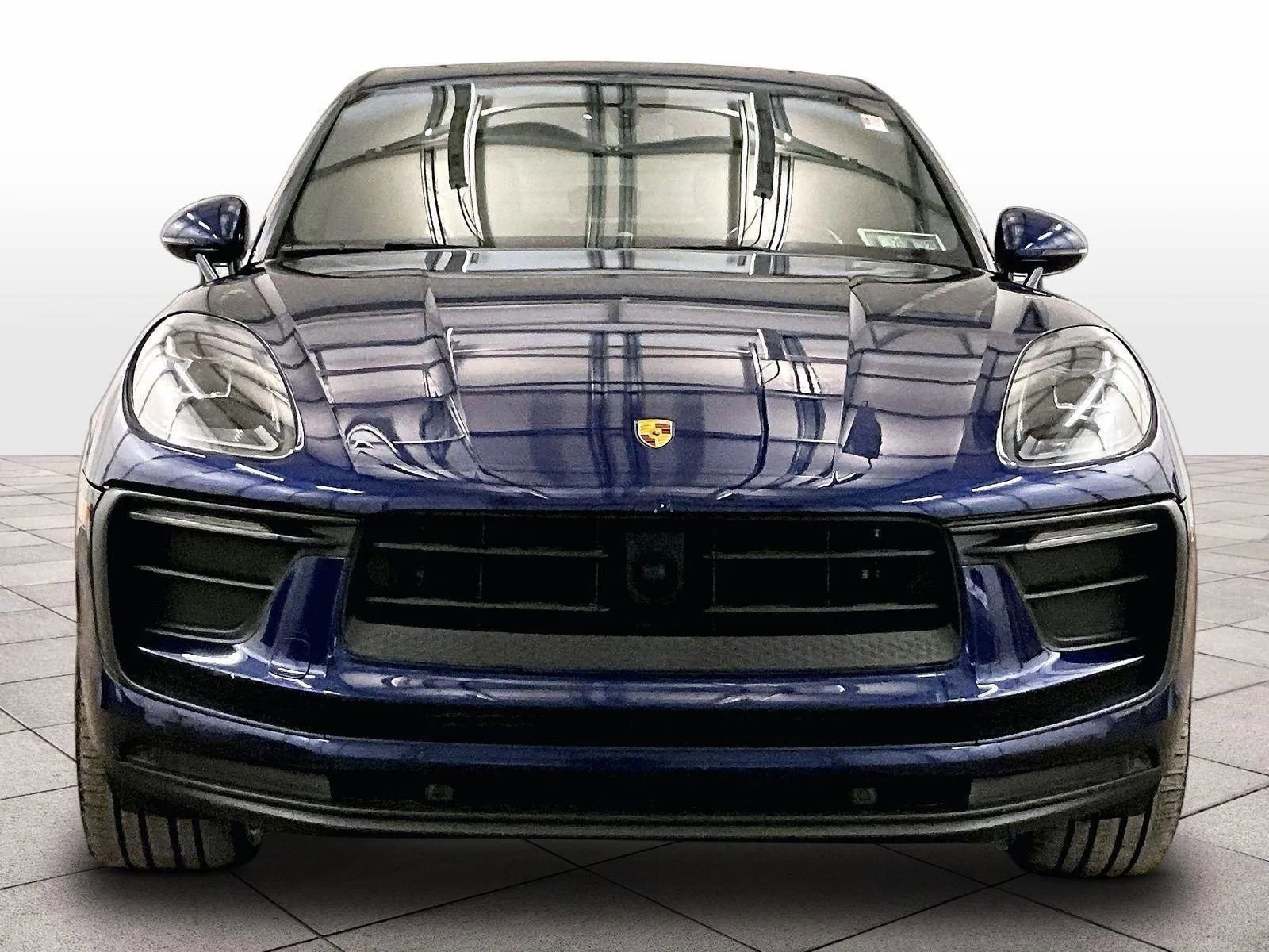 Used 2023 Porsche Macan Turbo AWD/4WD image 3