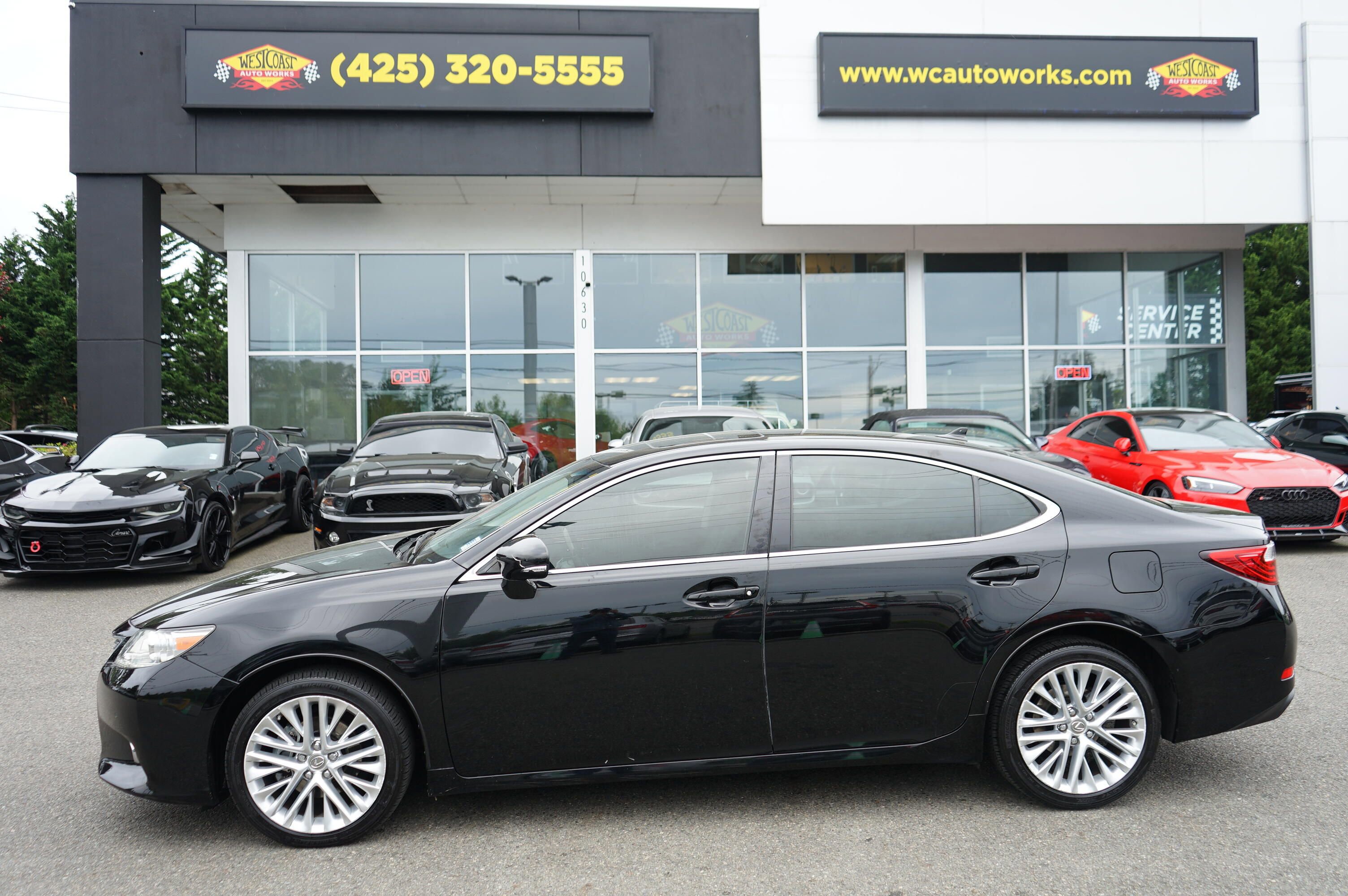 Used 2014 Lexus ES 350 w/ Premium Package FWD image 2