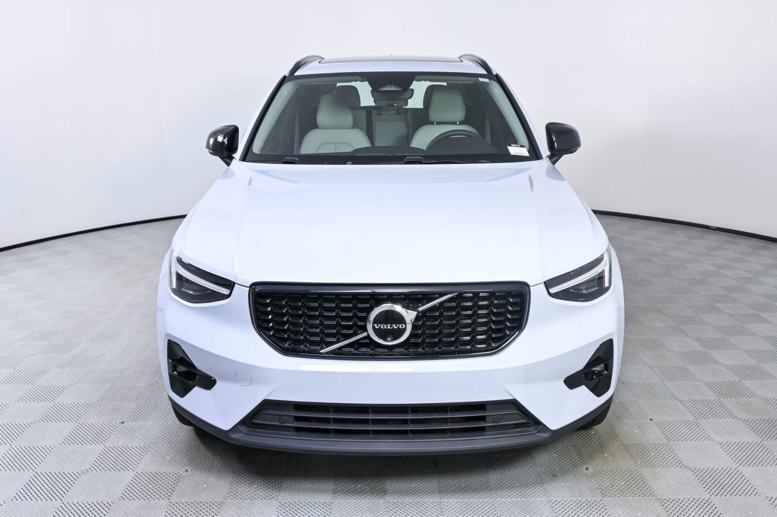 Certified 2024 Volvo XC40 B5 Plus w/ Protection Package Premier AWD/4WD image 34