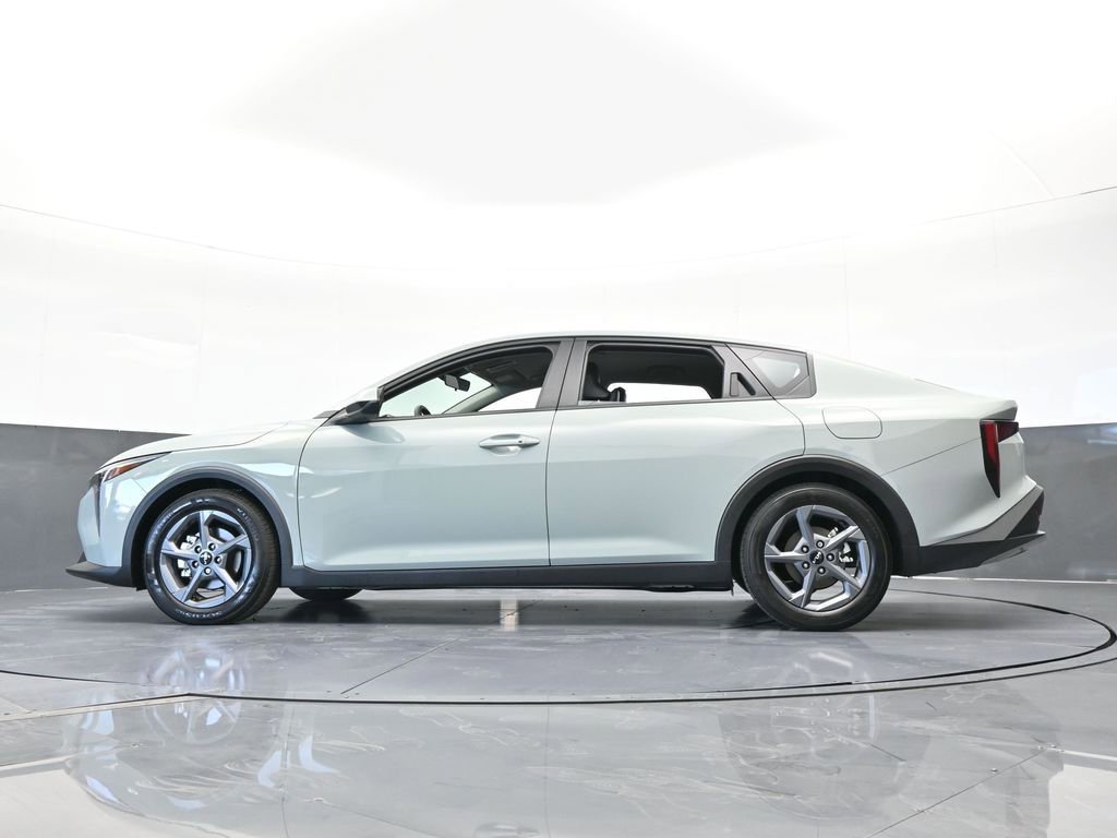 Used 2025 Kia K4 LXS image 52