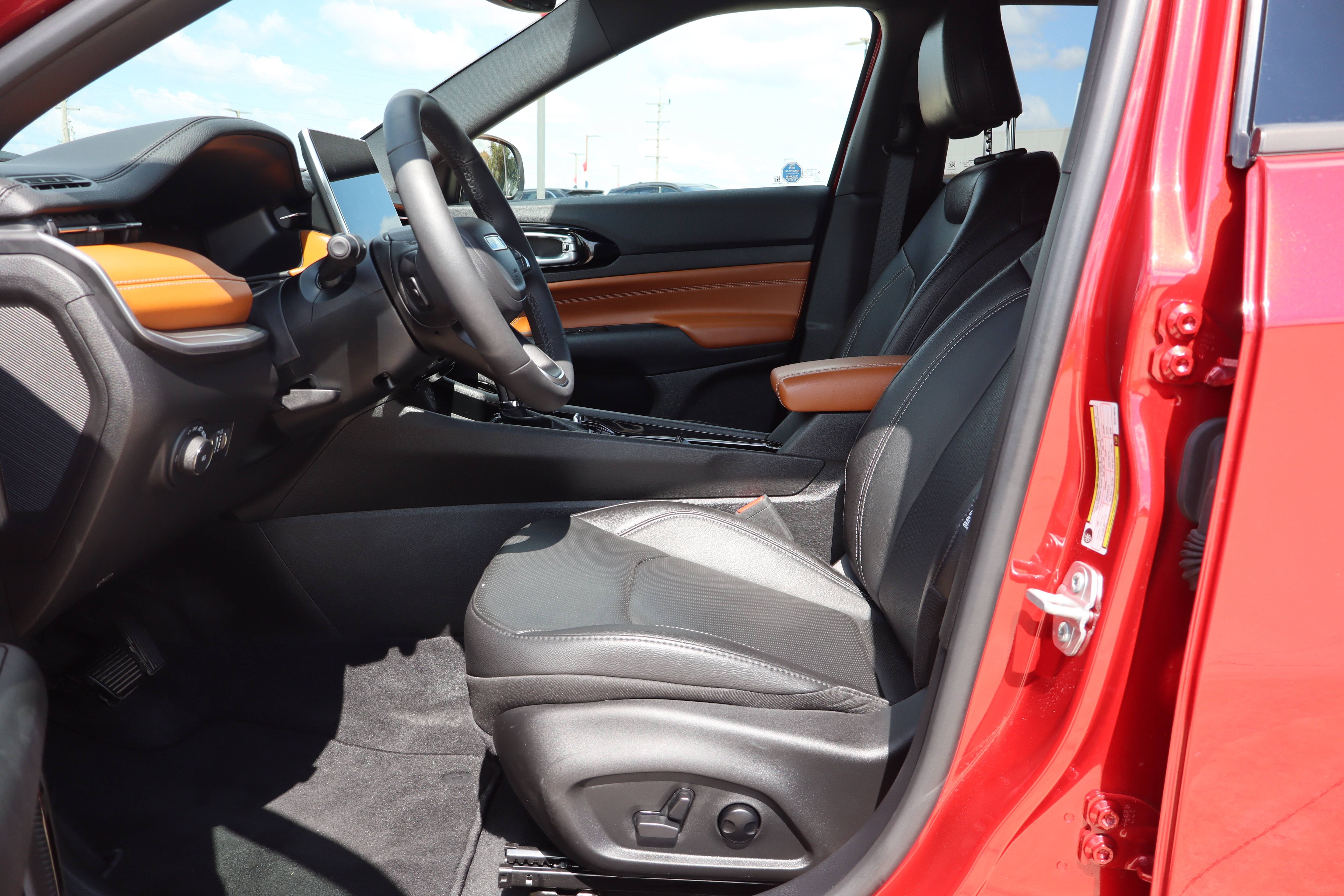 Used 2025 Jeep Compass Limited w/ Elite Group AWD/4WD image 9