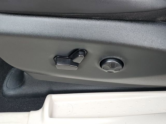 Used 2024 Chrysler Pacifica Touring-L image 8