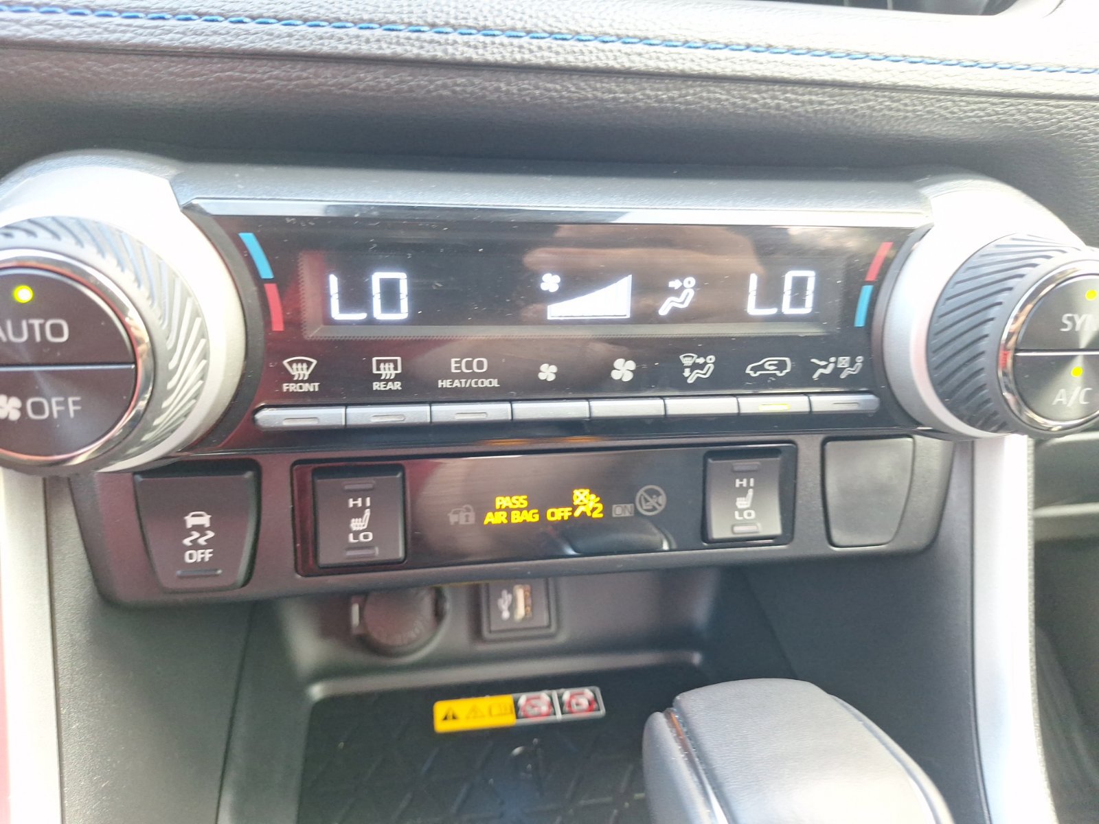Used 2025 Toyota RAV4 XSE w/ Advanced Technology Package AWD/4WD image 27