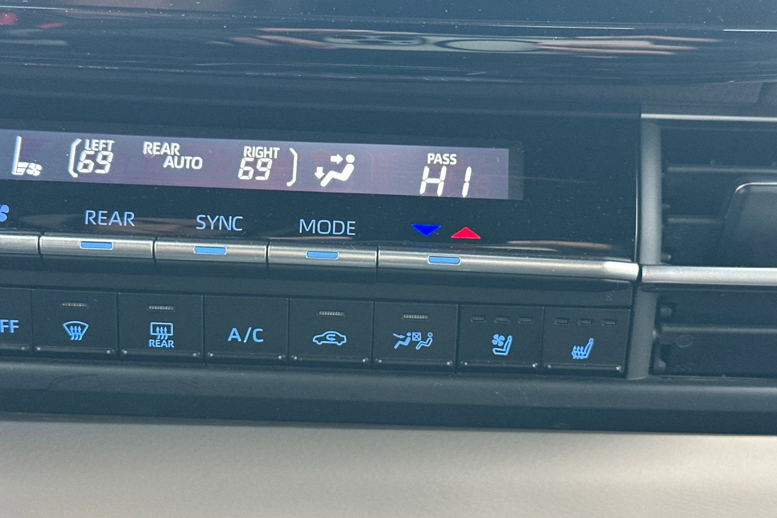 Used 2023 Toyota Sienna Platinum image 30