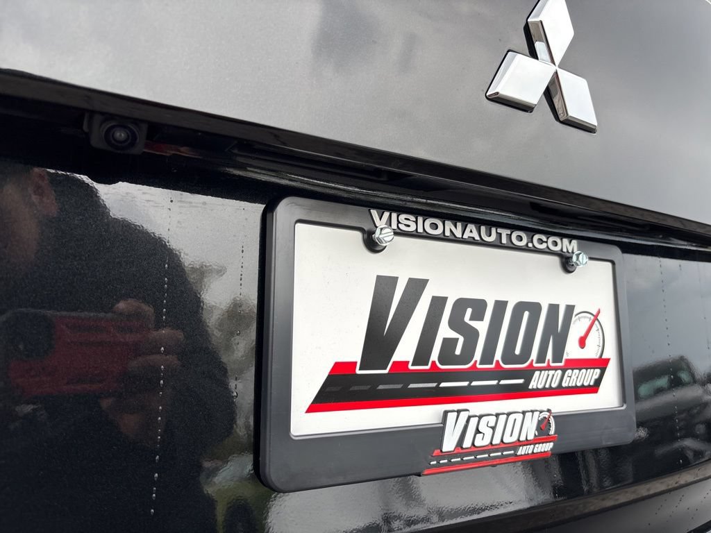 Used 2025 Mitsubishi Outlander AWD image 13