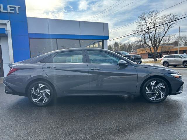 Used 2025 Hyundai Elantra SEL image 12