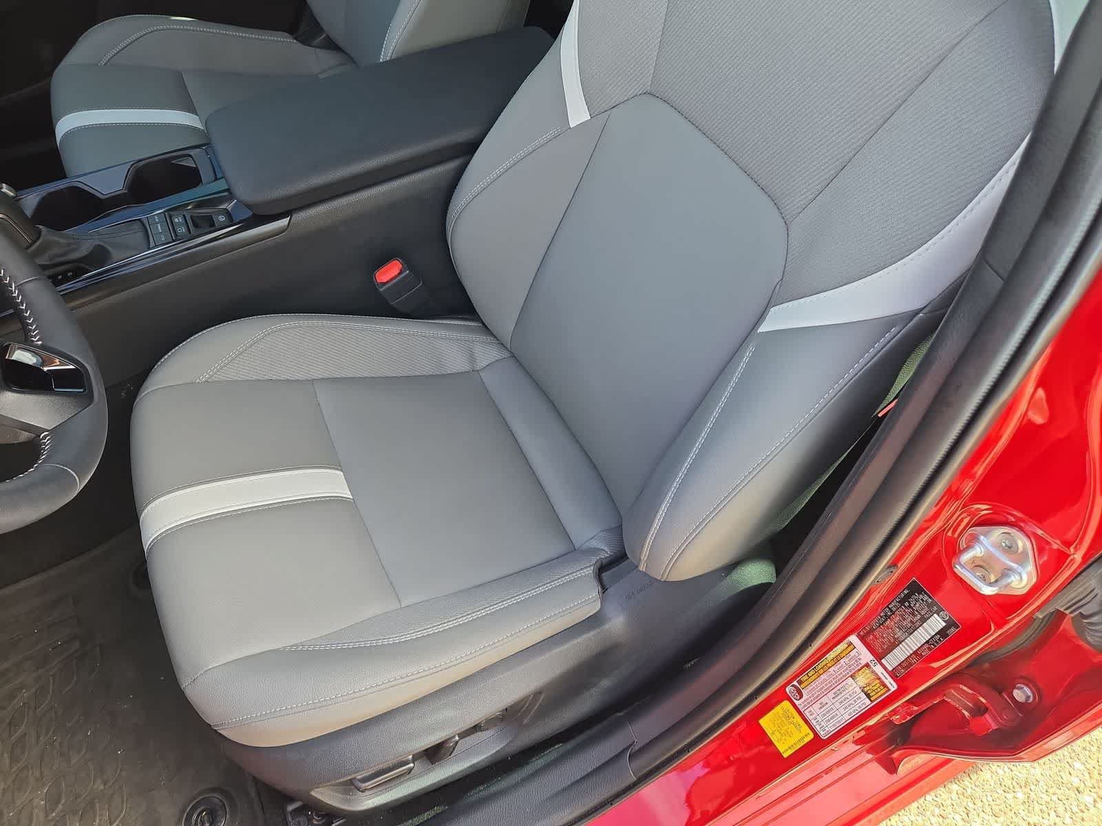 Used 2025 Toyota Camry SE w/ Convenience Package FWD image 16