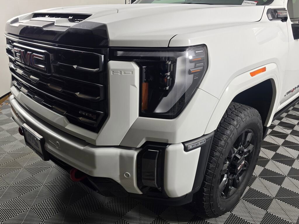 Used 2024 GMC Sierra 2500 AT4 w/ AT4 Premium Plus Package image 9