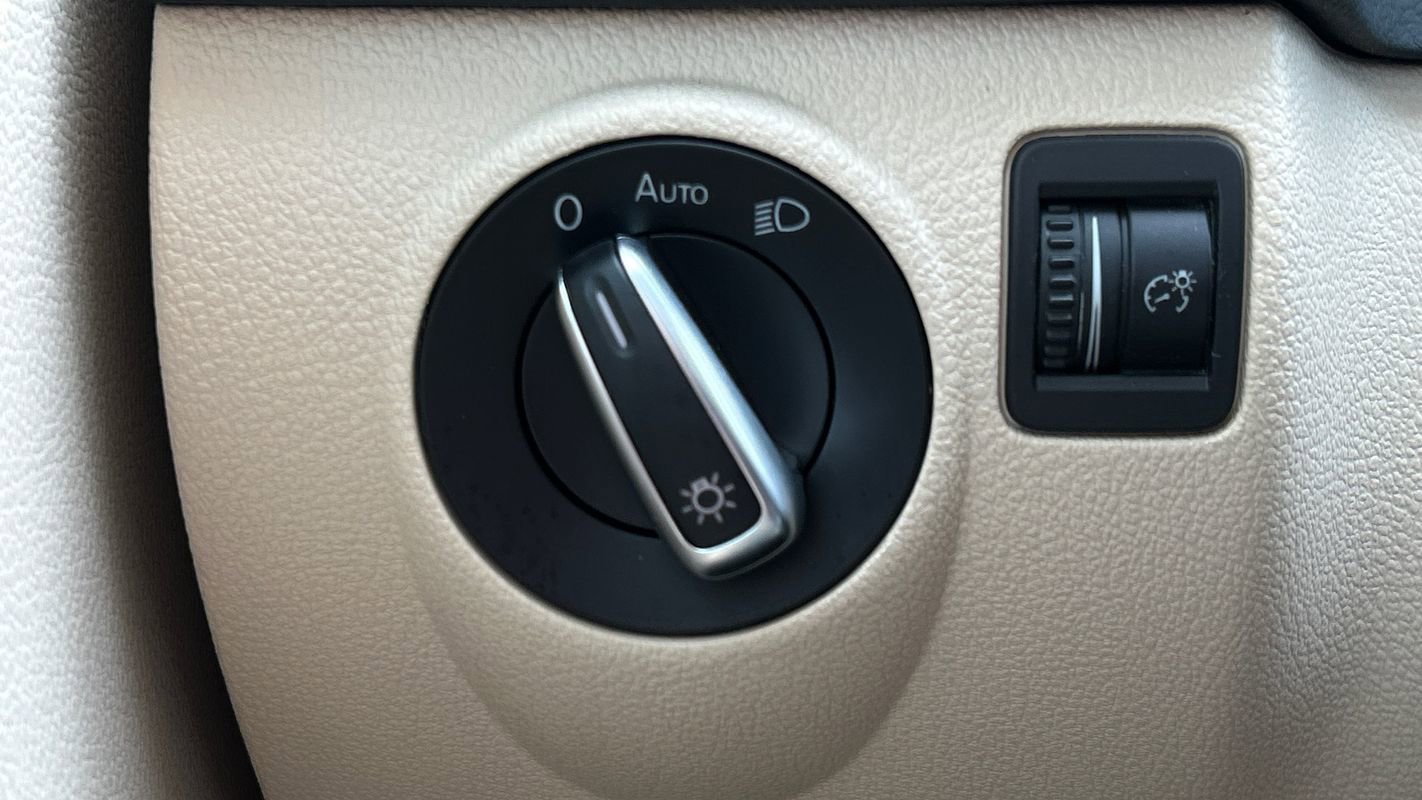 Used 2017 Volkswagen Tiguan S image 23