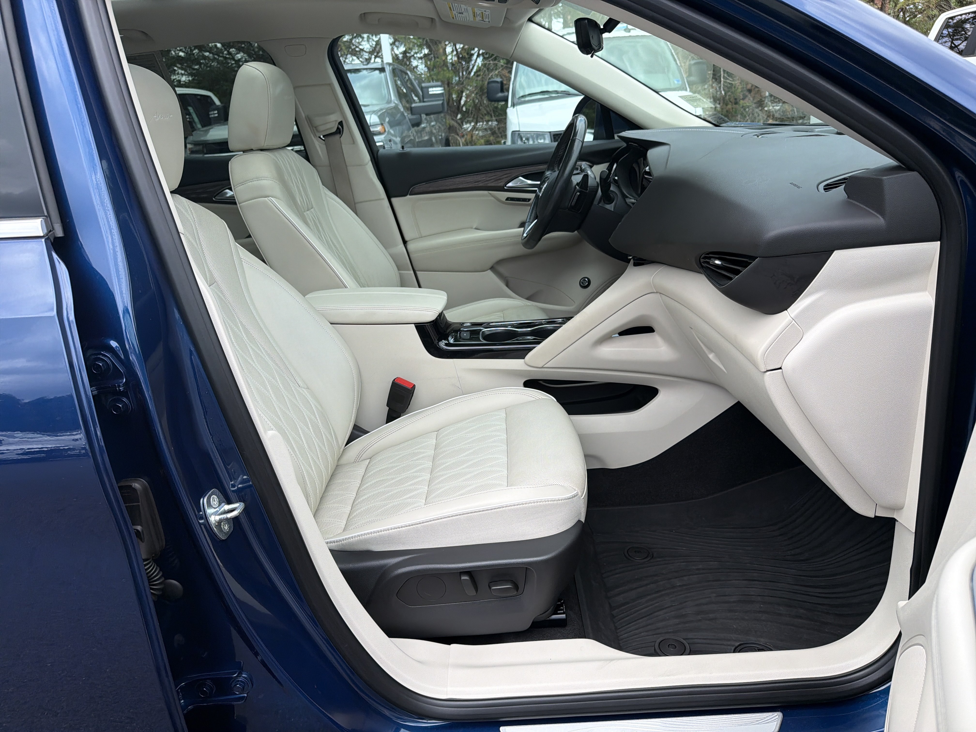 Used 2023 Buick Envision Avenir AWD/4WD image 34