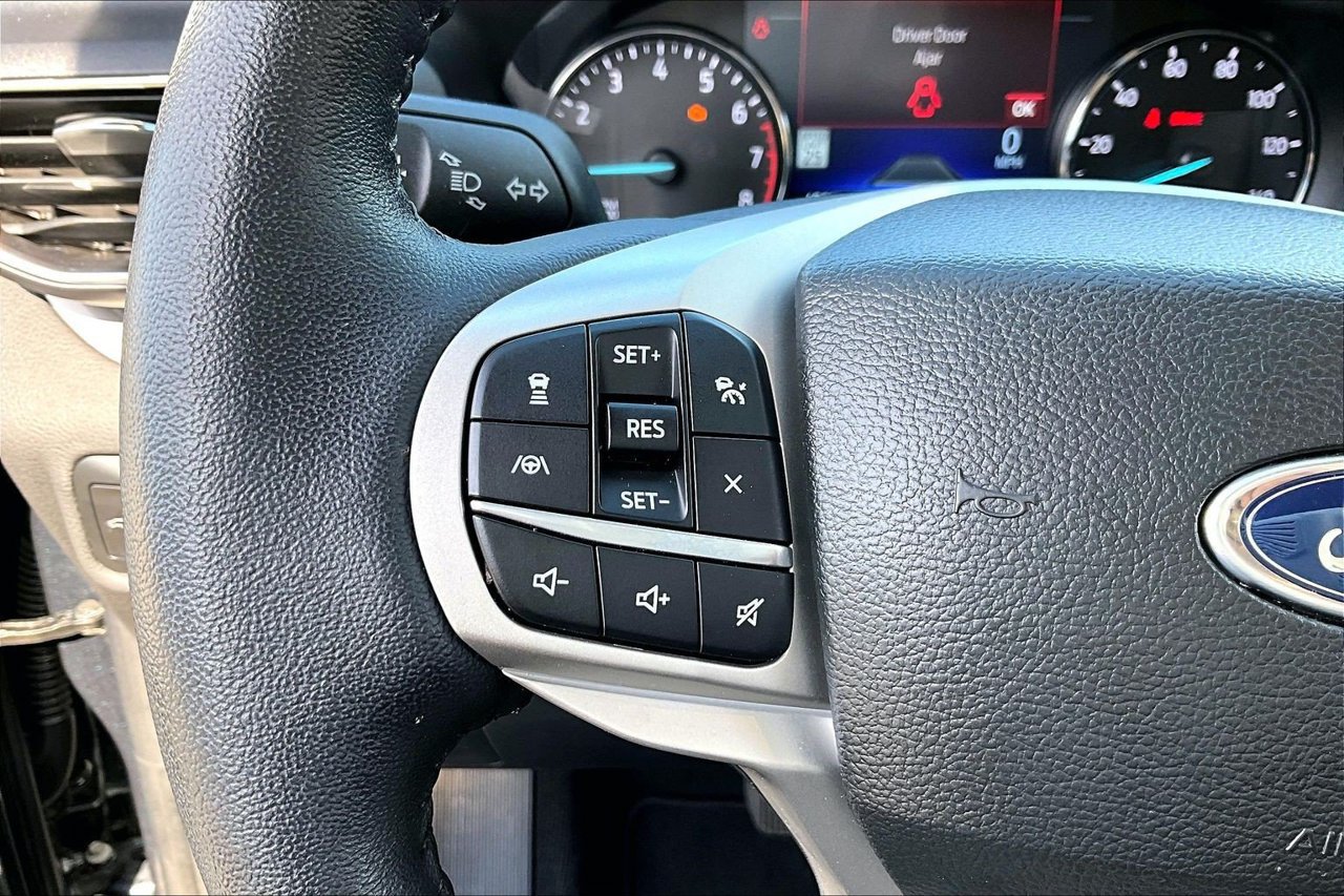 Used 2023 Ford Explorer XLT w/ Equipment Group 202A AWD/4WD image 30