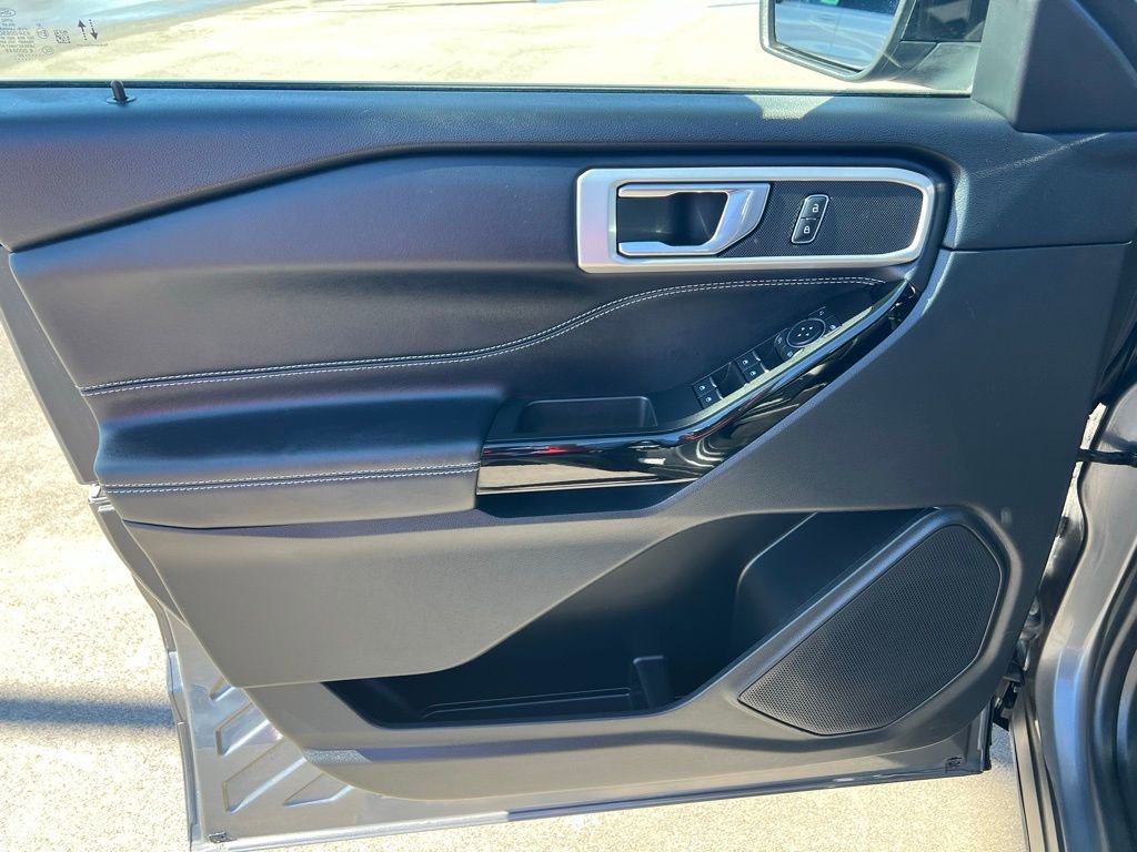 Used 2022 Ford Explorer ST w/ ST Street Pack image 17