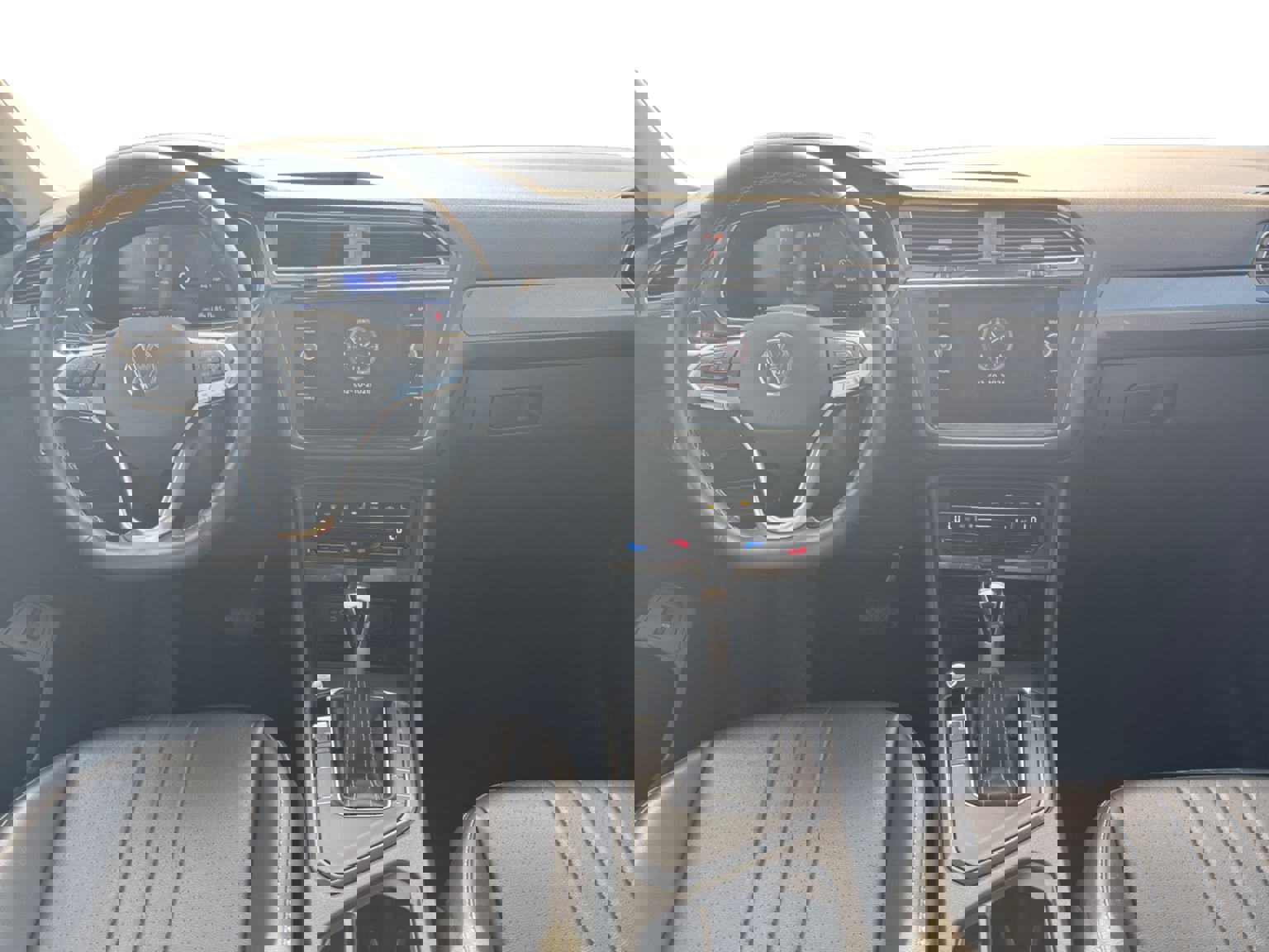 Used 2024 Volkswagen Tiguan SE image 12