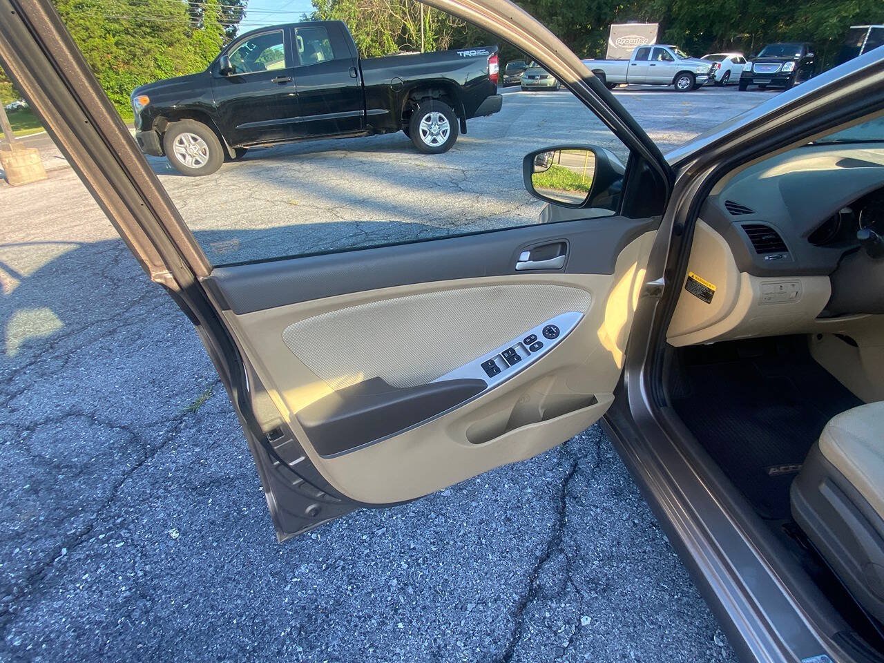 Used 2014 Hyundai Accent GLS FWD image 19