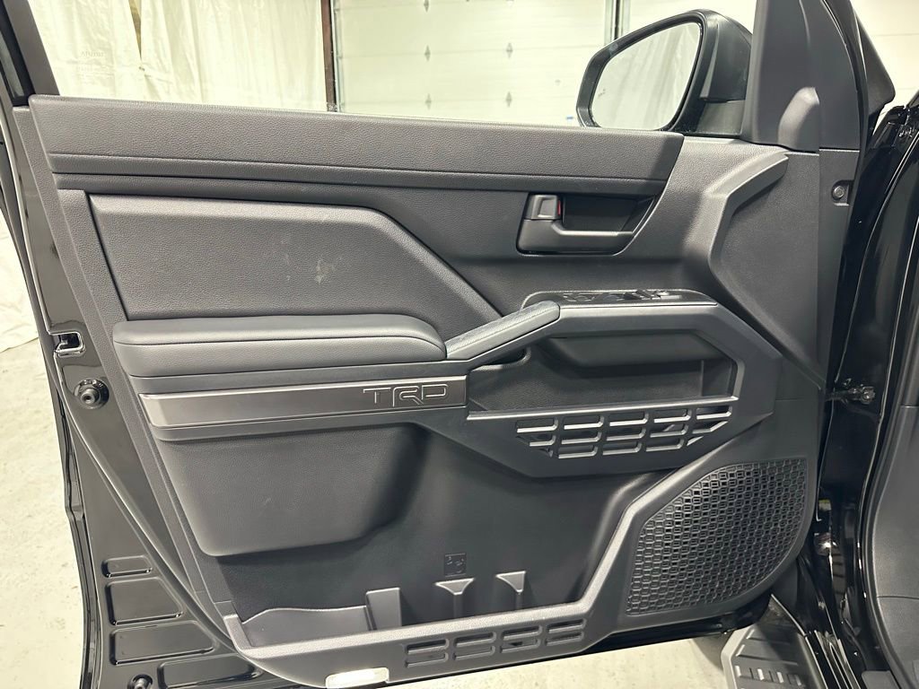 Used 2025 Toyota 4Runner TRD Off-Road image 8