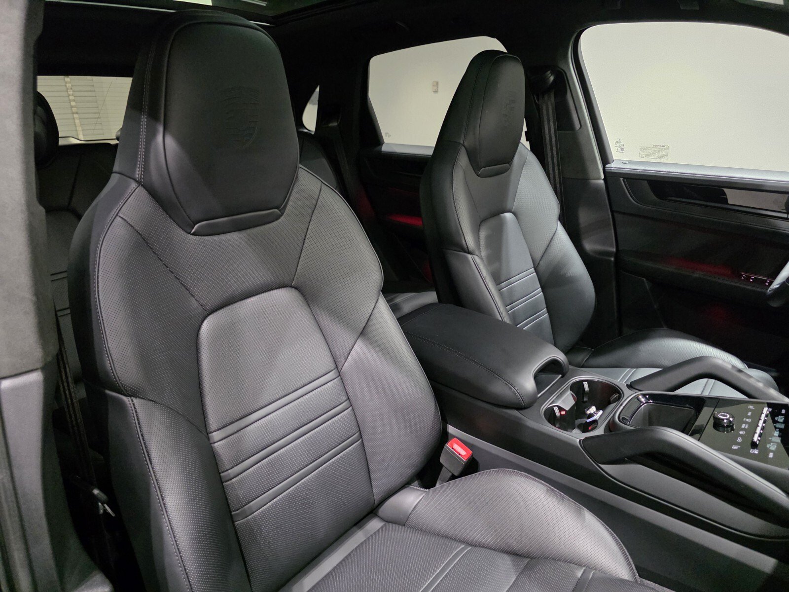 Used 2025 Porsche Cayenne GTS AWD/4WD image 24