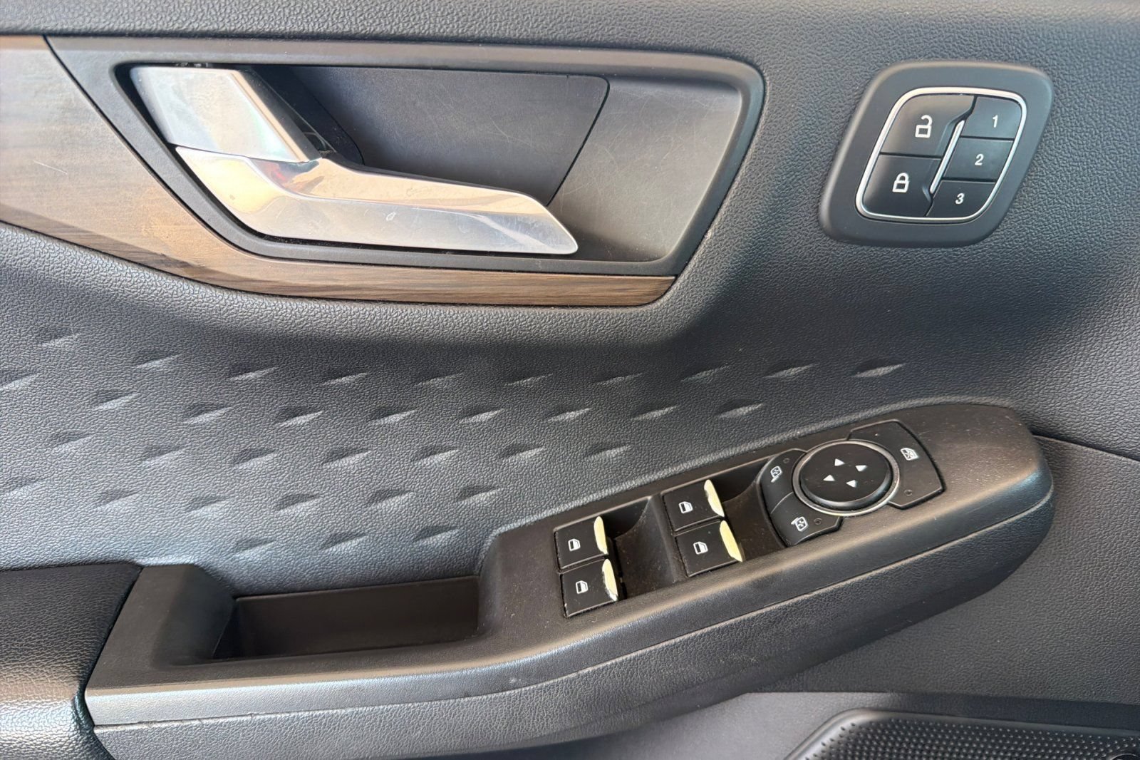 Used 2020 Ford Escape Titanium AWD/4WD image 11