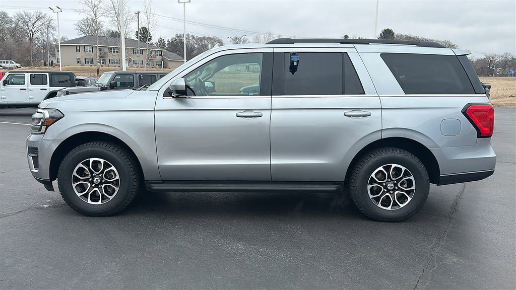 Used 2024 Ford Expedition XLT image 4
