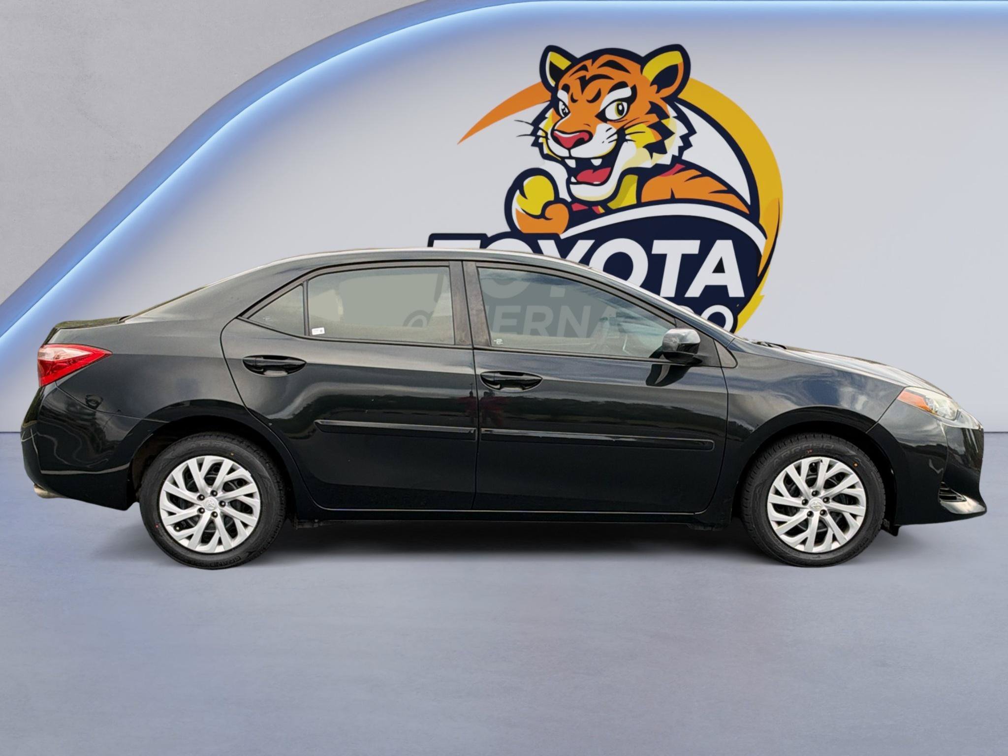 Used 2017 Toyota Corolla LE FWD image 4