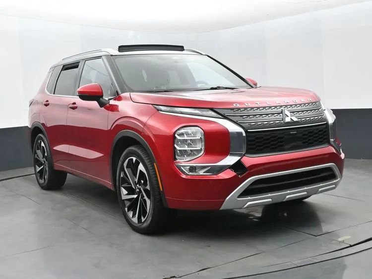 Used 2024 Mitsubishi Outlander SEL image 2