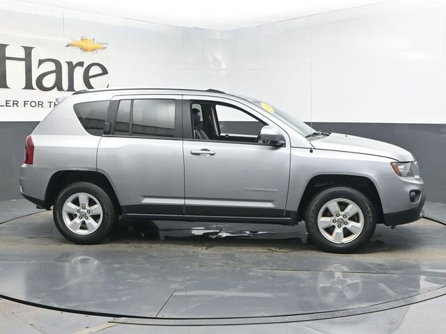 Used 2016 Jeep Compass Latitude image 1