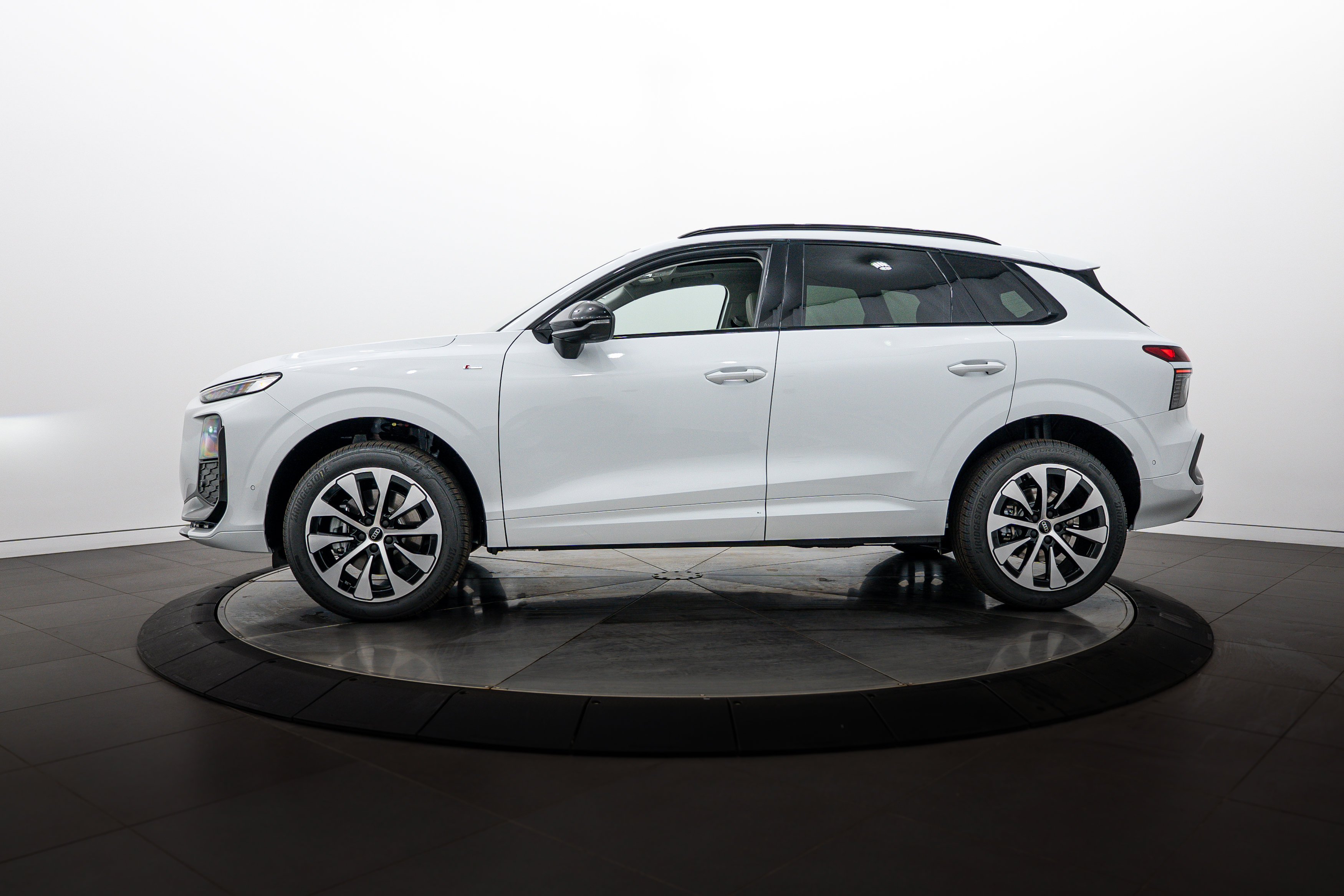 New 2026 Audi Q3 quattro 2.0T AWD/4WD image 6